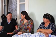 Bir qrup  jurnalist və millət vəkili Qənirə Paşayeva Milli Qəhrəmanın ailəsi ilə görüşüb (FOTO)