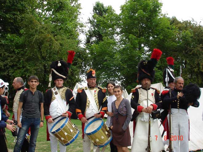 Heydər Əliyev Fondunun təşəbbüsü ilə inşa yazı müsabiqəsi qaliblərinin Avropa ölkələrinə səfəri təşkil edilib (FOTO)