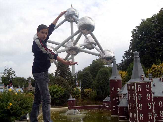 Heydər Əliyev Fondunun təşəbbüsü ilə inşa yazı müsabiqəsi qaliblərinin Avropa ölkələrinə səfəri təşkil edilib (FOTO)