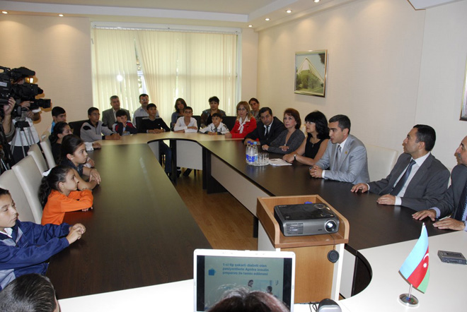 Heydər Əliyev Fondunun dəstəyi ilə şəkərli diabet xəstəliyi olan uşaqlara dərman preparatları paylanılıb (FOTO)
