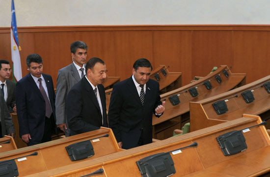 Azərbaycan Prezidenti Özbəkistan Senatının binası ilə tanış olub