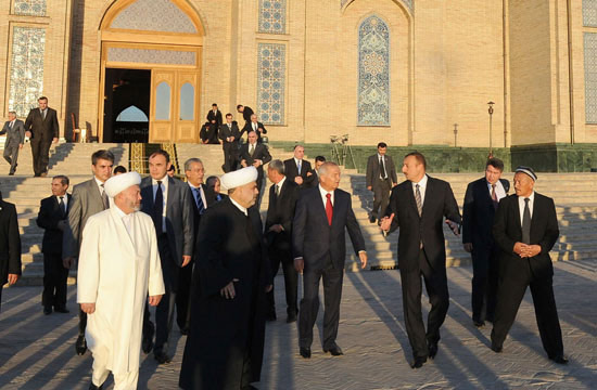 Azərbaycan Prezidenti Daşkənddəki "Həzrəti-İmam" məscid-kompleksi ilə tanış olub (FOTO)