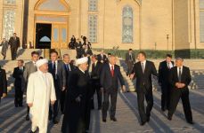 Azərbaycan Prezidenti Daşkənddəki "Həzrəti-İmam" məscid-kompleksi ilə tanış olub (FOTO)