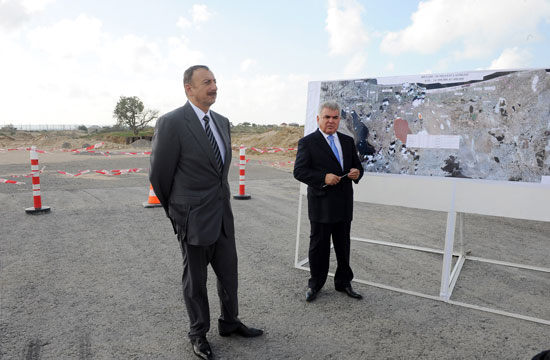 Azərbaycan Prezidenti İlham Əliyev Bakıda avtomobil yollarının genişləndirilməsi və tikintisi ilə tanış olub (FOTO)