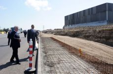 Azərbaycan Prezidenti İlham Əliyev Bakıda avtomobil yollarının genişləndirilməsi və tikintisi ilə tanış olub (FOTO)