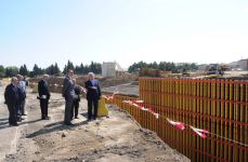 Azərbaycan Prezidenti İlham Əliyev Bakıda avtomobil yollarının genişləndirilməsi və tikintisi ilə tanış olub (FOTO)