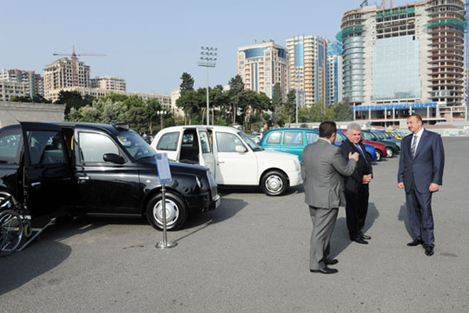 Prezideni İlham Əliyev Bakı şəhərinə gətirilən yeni avtomobillərə baxış keçirib (FOTO)