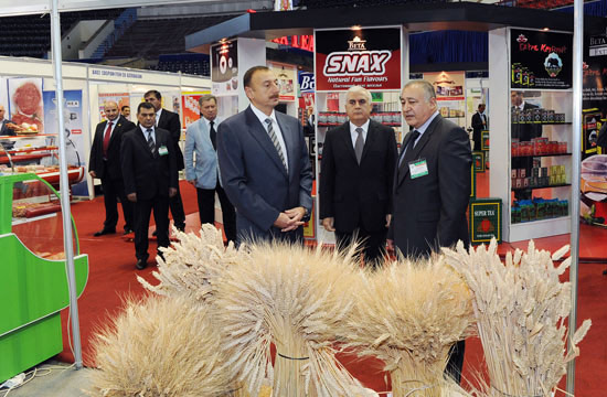 Azərbaycan Prezidenti "Caspian Agro-2010" III Beynəlxalq kənd təsərrüfatı, ərzaq emalı və qablaşdırma sərgisi ilə tanış olub (FOTO) (ƏLAVƏ OLUNUB)