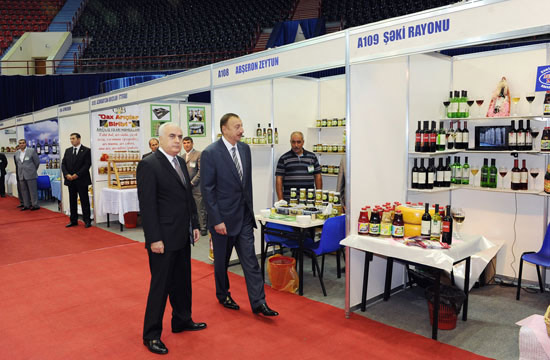 Azərbaycan Prezidenti "Caspian Agro-2010" III Beynəlxalq kənd təsərrüfatı, ərzaq emalı və qablaşdırma sərgisi ilə tanış olub (FOTO) (ƏLAVƏ OLUNUB)