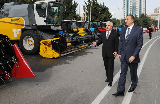 Azərbaycan Prezidenti "Caspian Agro-2010" III Beynəlxalq kənd təsərrüfatı, ərzaq emalı və qablaşdırma sərgisi ilə tanış olub (FOTO) (ƏLAVƏ OLUNUB)