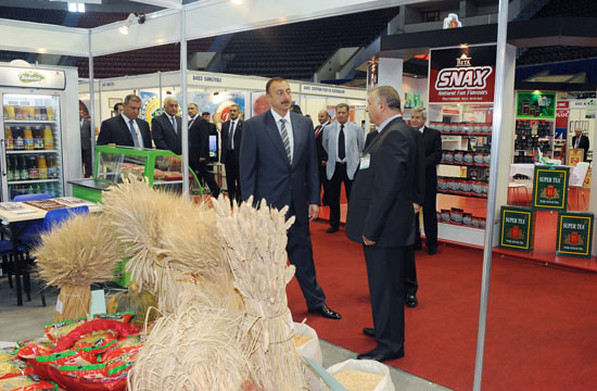 Azərbaycan Prezidenti "Caspian Agro-2010" III Beynəlxalq kənd təsərrüfatı, ərzaq emalı və qablaşdırma sərgisi ilə tanış olub (FOTO) (ƏLAVƏ OLUNUB)
