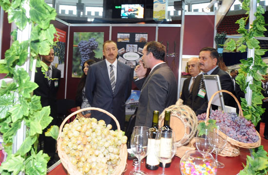 Azərbaycan Prezidenti "Caspian Agro-2010" III Beynəlxalq kənd təsərrüfatı, ərzaq emalı və qablaşdırma sərgisi ilə tanış olub (FOTO) (ƏLAVƏ OLUNUB)