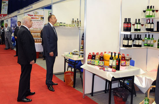 Azərbaycan Prezidenti "Caspian Agro-2010" III Beynəlxalq kənd təsərrüfatı, ərzaq emalı və qablaşdırma sərgisi ilə tanış olub (FOTO) (ƏLAVƏ OLUNUB)