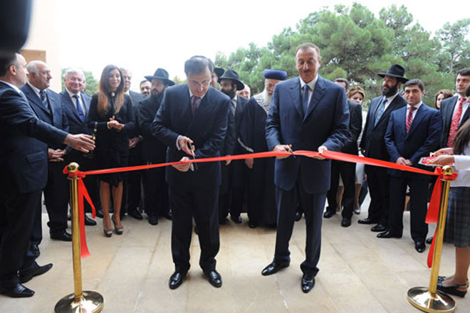 Azərbaycan Prezidenti Bakı şəhərinin Xətai rayonunda yəhudi uşaqlar üçün "Xabad-Or-Avner" təhsil mərkəzinin açılışında iştirak etmişdir (FOTO)