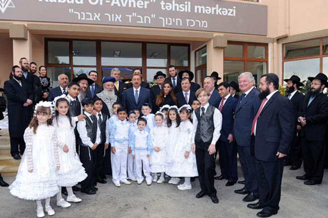 Azərbaycan Prezidenti Bakı şəhərinin Xətai rayonunda yəhudi uşaqlar üçün "Xabad-Or-Avner" təhsil mərkəzinin açılışında iştirak etmişdir (FOTO)
