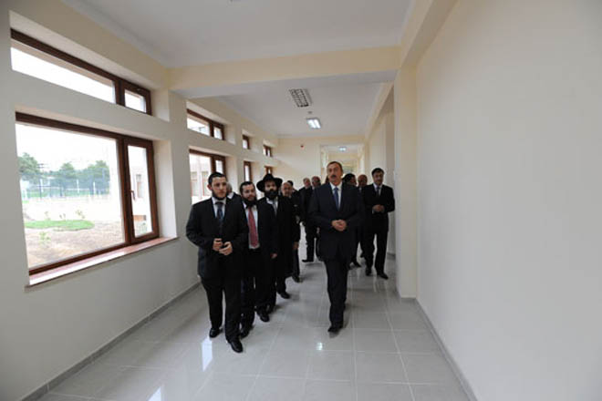 Azərbaycan Prezidenti Bakı şəhərinin Xətai rayonunda yəhudi uşaqlar üçün "Xabad-Or-Avner" təhsil mərkəzinin açılışında iştirak etmişdir (FOTO)