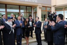Azərbaycan Prezidenti Bakı şəhərinin Xətai rayonunda yəhudi uşaqlar üçün "Xabad-Or-Avner" təhsil mərkəzinin açılışında iştirak etmişdir (FOTO)
