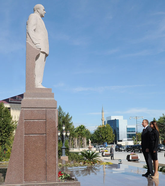 Azərbaycan Prezidenti Yevlax şəhərinə gəlib (FOTO)