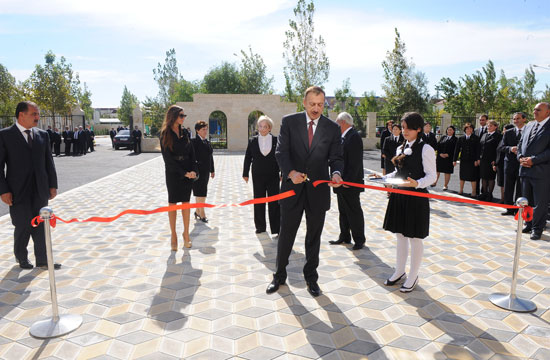 İnfrastruktur və təhsilin səviyyəsi Azərbaycanda yüksək səviyyədə olmalıdır - Prezident İlham Əliyev (ƏLAVƏ OLUNUB)(FOTO)