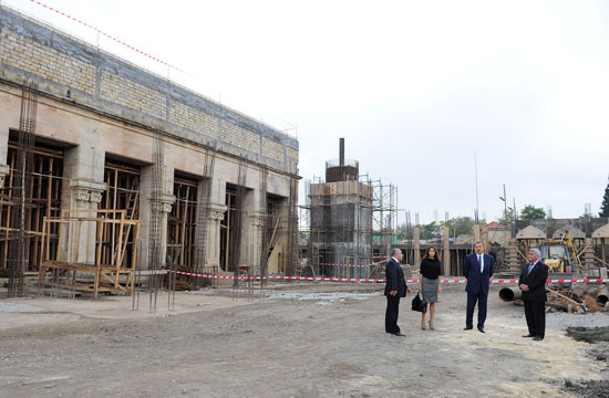 Azərbaycan Prezidenti İlham Əliyev Heydər Əliyev Fondunun təşəbbüsü ilə Şamaxı Cümə məscidində aparılan bərpa və yenidənqurma işlərinin gedişi ilə tanış olub (FOTO)