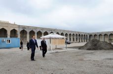 Azərbaycan Prezidenti İlham Əliyev Heydər Əliyev Fondunun təşəbbüsü ilə Şamaxı Cümə məscidində aparılan bərpa və yenidənqurma işlərinin gedişi ilə tanış olub (FOTO)