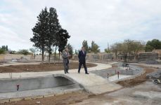 Azərbaycan Prezidenti Bakı ticarət limanında aparılacaq köçürmə və yenidənqurma işləri ilə tanış olub (FOTO)