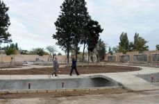 Azərbaycan Prezidenti Bakı ticarət limanında aparılacaq köçürmə və yenidənqurma işləri ilə tanış olub (FOTO)