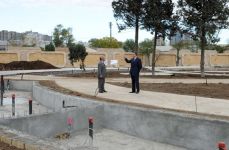Azərbaycan Prezidenti Bakı ticarət limanında aparılacaq köçürmə və yenidənqurma işləri ilə tanış olub (FOTO)