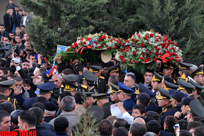 Hərbi qulluqçular Mübariz İbrahimov və Fərid Əhmədov bu gün II Fəxri xiyabanda dəfn olunublar (ƏLAVƏ OLUNUB) (FOTO)