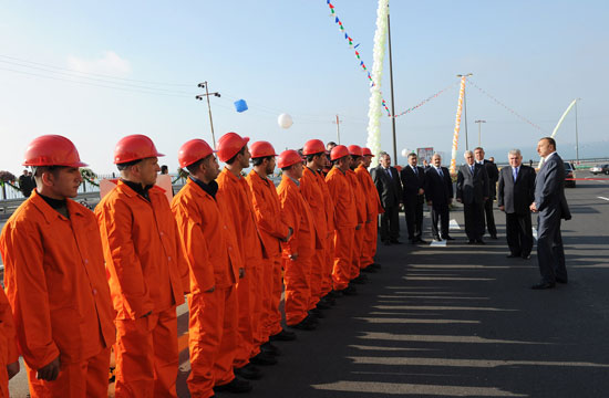 İlham Əliyev Bakı-Ələt avtomobil yolunun yenidən tikilmiş və yenidən qurulmuş hissələrinin açılışında iştirak edib (ƏLAVƏ OLUNUB)(FOTO)
