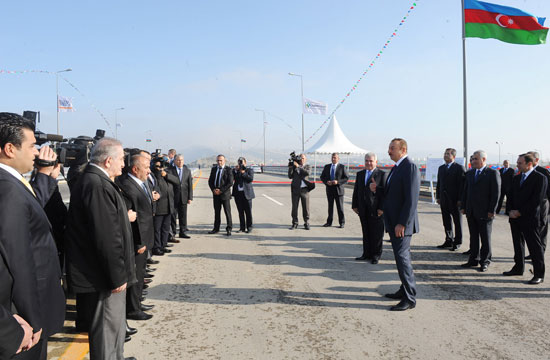 Bu gün Azərbaycanın uzunmüddətli, sürətli inkişafına beynəlxalq maliyyə qurumları tərəfindən böyük inam vardır - Prezident İlham Əliyev (ƏLAVƏ OLUNUB)(FOTO)