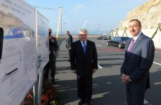 İlham Əliyev Bakı-Ələt avtomobil yolunun yenidən tikilmiş və yenidən qurulmuş hissələrinin açılışında iştirak edib (ƏLAVƏ OLUNUB)(FOTO)