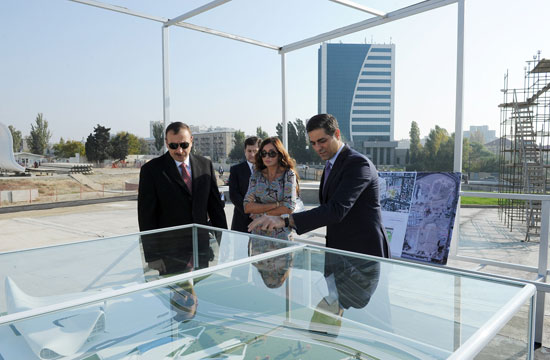 Azərbaycan Prezidenti İlham Əliyev Heydər Əliyev Mərkəzində aparılan inşaat işlərinin gedişi ilə tanış olub (FOTO)