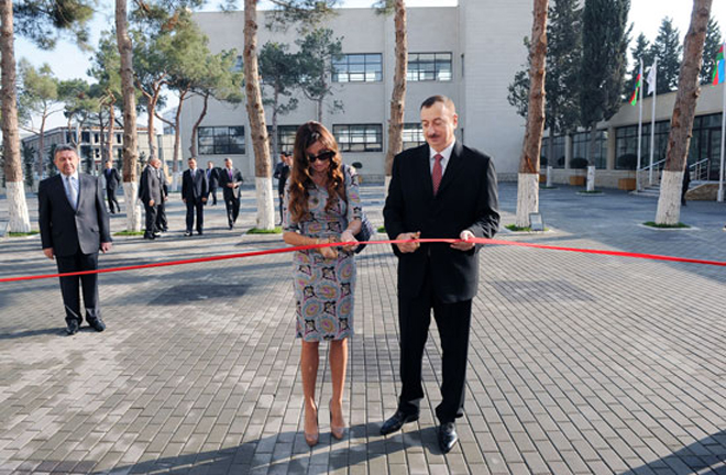 Azərbaycan Prezidenti İlham Əliyev Heydər Əliyev Fondunun təşəbbüsü və dəstəyi ilə inşa olunmuş məktəb kompleksinin açılışında iştirak edib (FOTO)