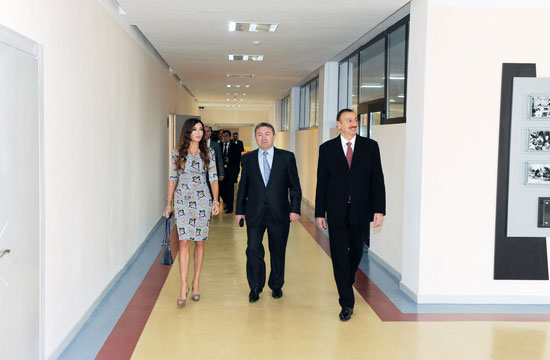 Azərbaycan Prezidenti İlham Əliyev Heydər Əliyev Fondunun təşəbbüsü və dəstəyi ilə inşa olunmuş məktəb kompleksinin açılışında iştirak edib (FOTO)