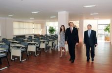 Azərbaycan Prezidenti İlham Əliyev Heydər Əliyev Fondunun təşəbbüsü və dəstəyi ilə inşa olunmuş məktəb kompleksinin açılışında iştirak edib (FOTO)