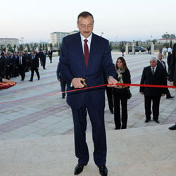Azərbaycan Prezidenti Yevlaxda məcburi köçkün ailələri üçün inşa edilmiş yaşayış binaları kompleksinin açılışında iştirak edib (ƏLAVƏ OLUNUB)(FOTO)