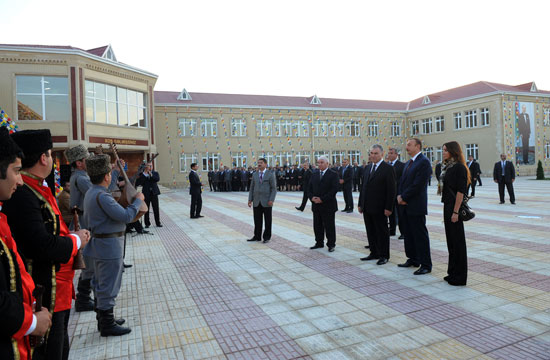 Azərbaycan Prezidenti Yevlaxda məcburi köçkün ailələri üçün inşa edilmiş yaşayış binaları kompleksinin açılışında iştirak edib (ƏLAVƏ OLUNUB)(FOTO)