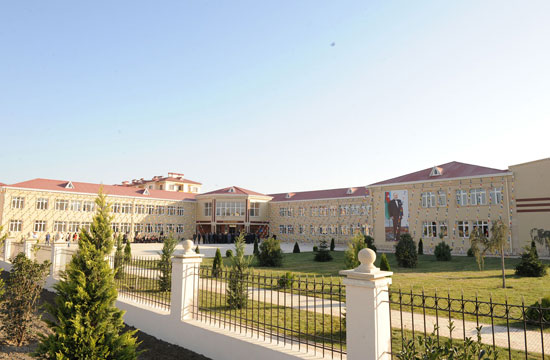 Azərbaycan Prezidenti Yevlaxda məcburi köçkün ailələri üçün inşa edilmiş yaşayış binaları kompleksinin açılışında iştirak edib (ƏLAVƏ OLUNUB)(FOTO)