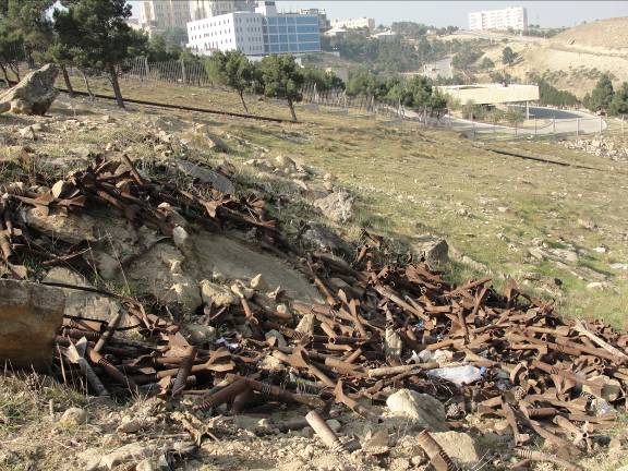 Bakı teleqülləsinin ətrafında yenidən külli miqdarda partlamamış döyüş sursatı aşkar olunub (YENİLƏNİB - 5) (FOTO)