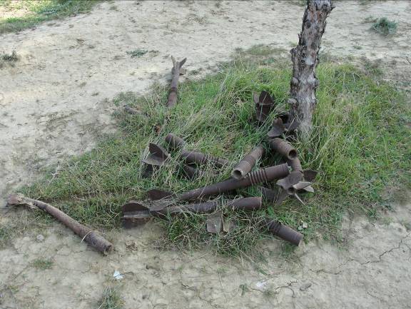 Bakı teleqülləsinin ətrafında yenidən külli miqdarda partlamamış döyüş sursatı aşkar olunub (YENİLƏNİB - 5) (FOTO)