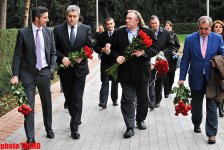 Jerar Depardye Bakıda Heydər Əliyevin və şəhidlərin xatirəsini yad edib (FOTO)