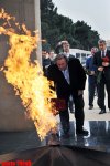 Jerar Depardye Bakıda Heydər Əliyevin və şəhidlərin xatirəsini yad edib (FOTO)