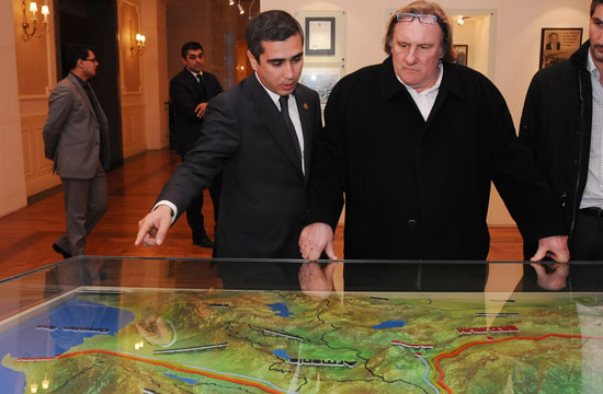 Jerar Depardye Heydər Əliyev Fondunu ziyarət edib (FOTO)