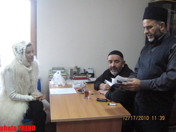 Məşhur gürcü-osetin müğənnisi Bakıda islamı qəbul edib (FOTO)