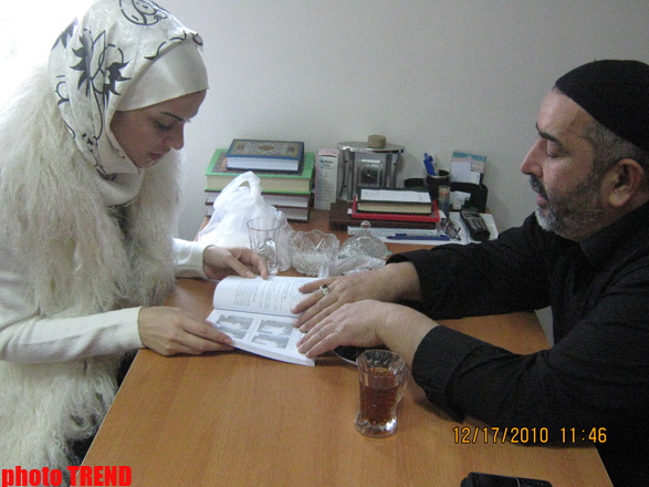 Məşhur gürcü-osetin müğənnisi Bakıda islamı qəbul edib (FOTO)