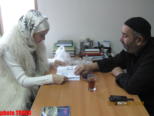 Məşhur gürcü-osetin müğənnisi Bakıda islamı qəbul edib (FOTO)