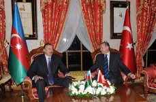Azərbaycan Prezidenti Türkiyə Baş naziri ilə görüşüb (ƏLAVƏ OLUNUB)(FOTO)
