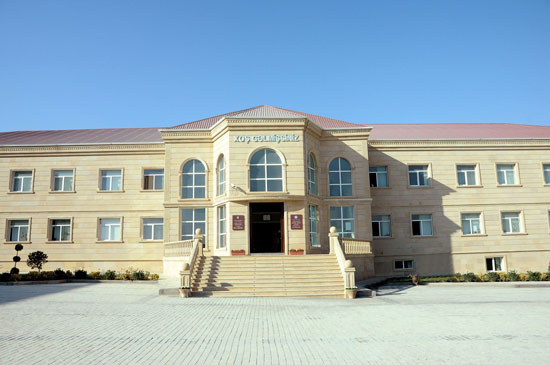 Azərbaycanın birinci xanımı, Heydər Əliyev Fondunun prezidenti Mehriban Əliyeva Abşeron rayonunun Masazır qəsəbəsində yeni məktəblə tanış olub, uşaq bağçasının açılışında iştirak edib (FOTO)