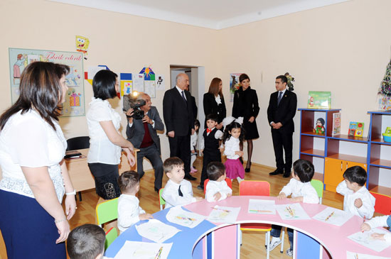 Azərbaycanın birinci xanımı, Heydər Əliyev Fondunun prezidenti Mehriban Əliyeva Abşeron rayonunun Masazır qəsəbəsində yeni məktəblə tanış olub, uşaq bağçasının açılışında iştirak edib (FOTO)